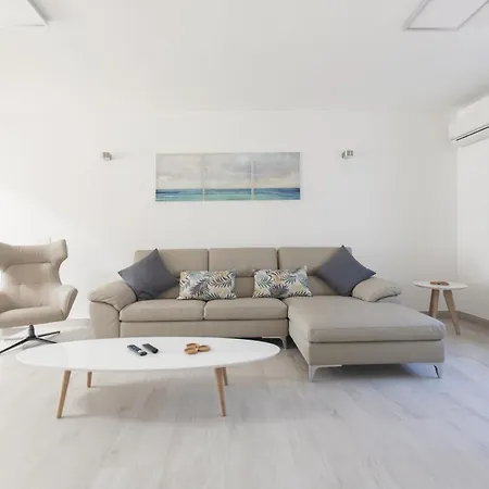 Aphrodite And Apollo 4 Bedroom Villa Puerto del Carmen (Lanzarote)