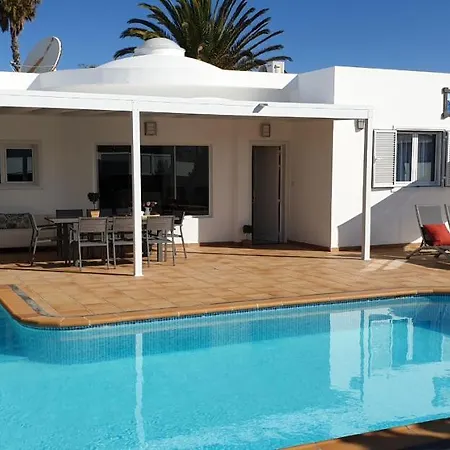 Aphrodite And Apollo 4 Bedroom Vila Puerto del Carmen (Lanzarote)