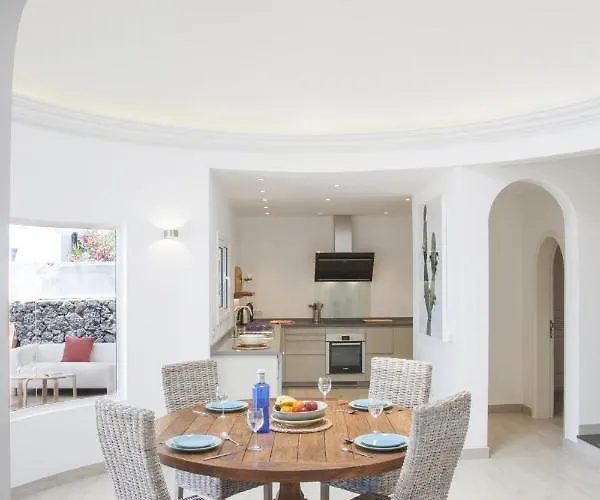 Villa Aphrodite And Apollo 4 Bedroom Puerto del Carmen (Lanzarote)